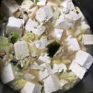 豆腐、大根、白菜の味噌汁